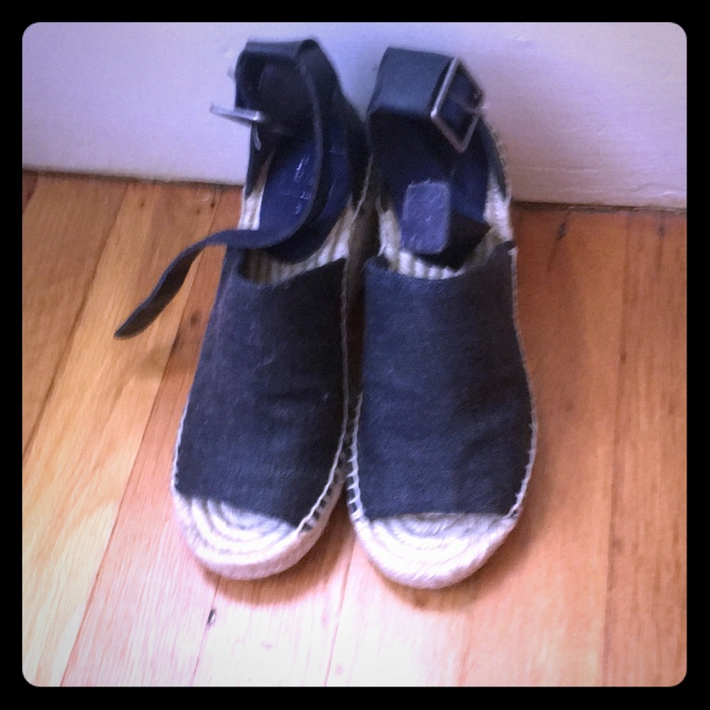 Gap size 5 sandals